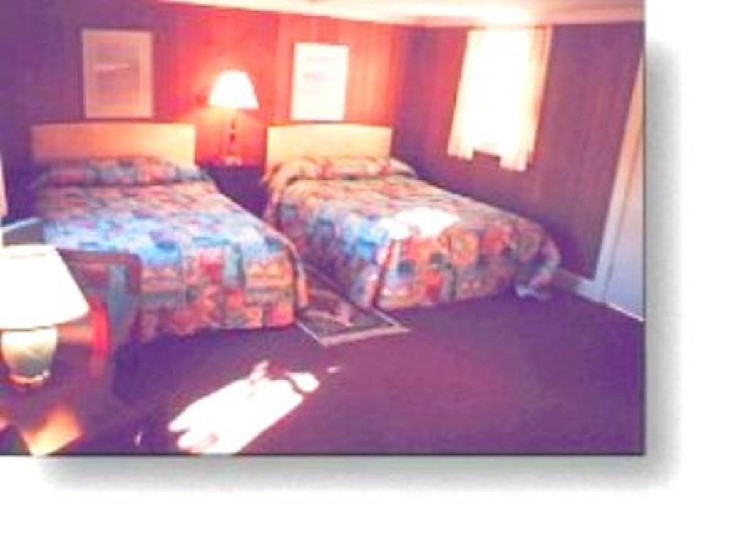 Homestead Motel And Cottages Ellsworth Room photo